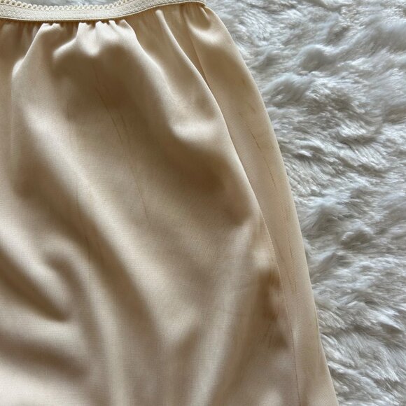 Vintage Komar Pillow Tab Beige Nylon Half Slip Coquette Cottagecore Skirt Medium - Picture 7 of 10